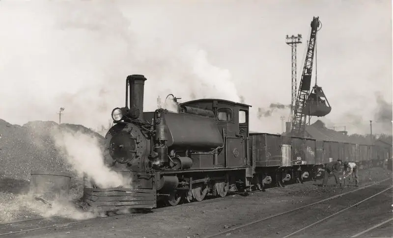 Steam locomotive F 257 with coal trucks, 1940s