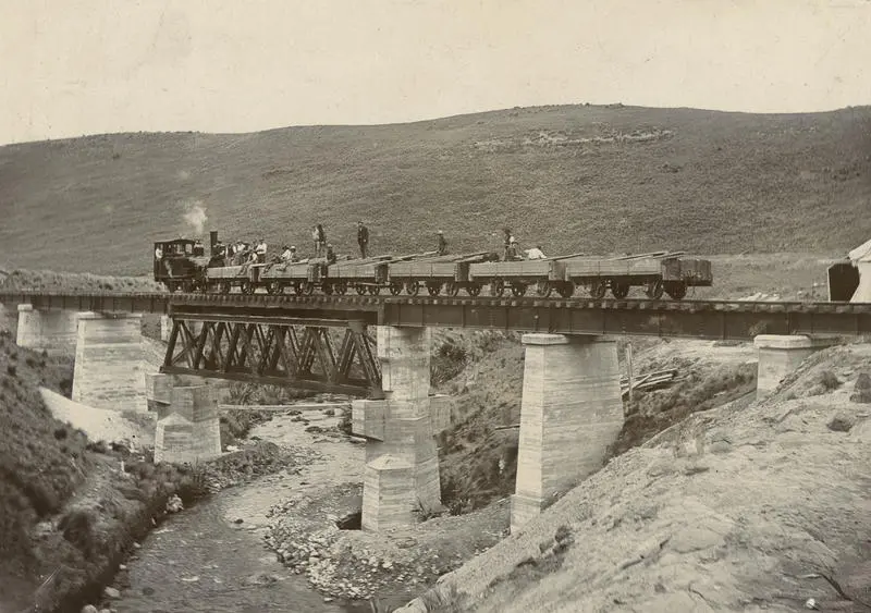 Riley's bridge between Ohakune and Waiouru; construction train crossing, c 1908
