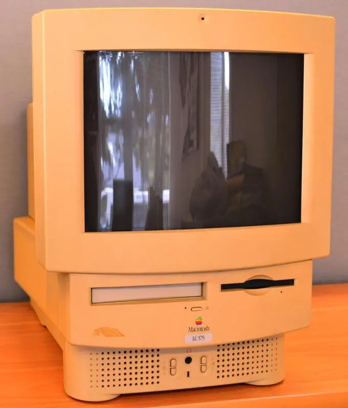 Computer Macintosh LC 575