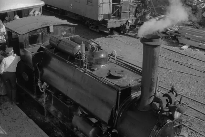 Photograph of locomotive F 185