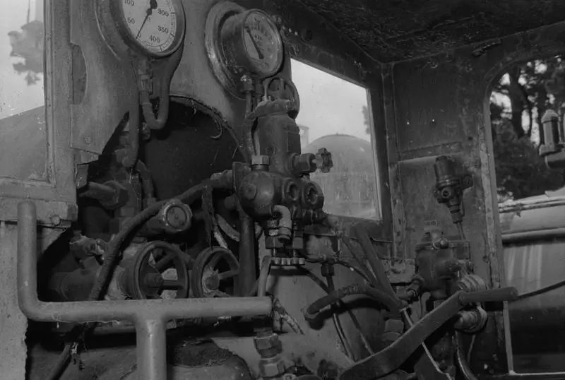 Photograph of locomotive F 180