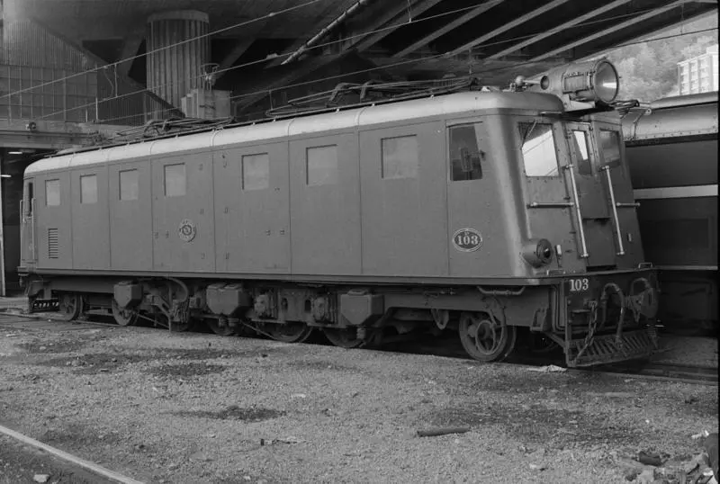 Photograph of electric unit ED 103