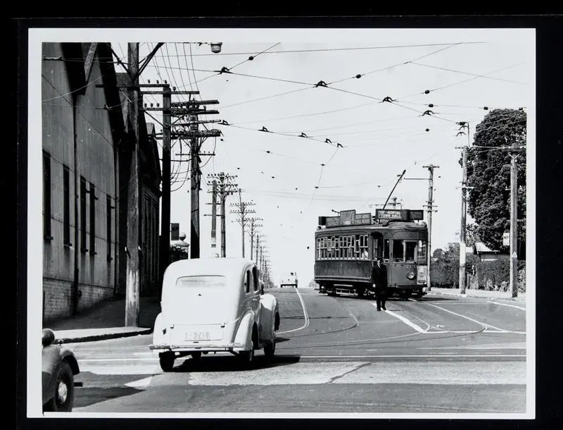 Tram 213 with cars on Sunday shuttle service