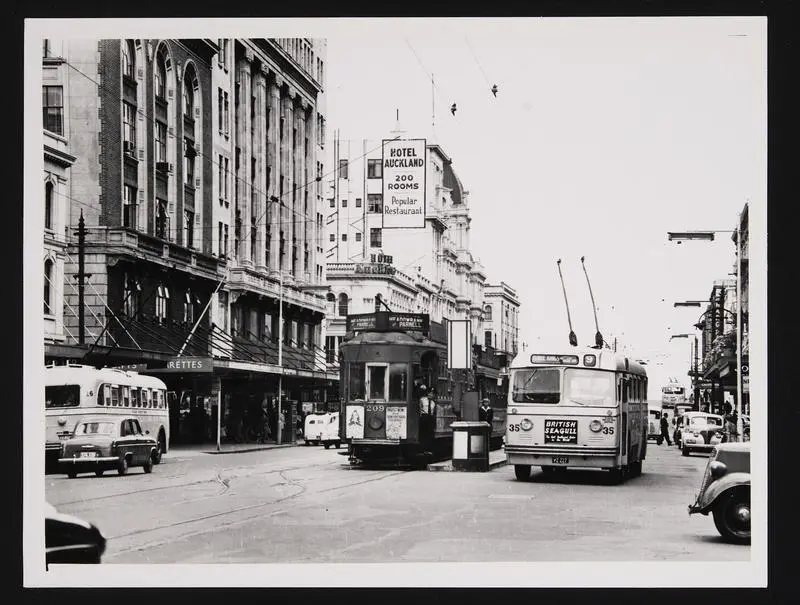 Tram 209 and trolley bus 35 on Queen Street