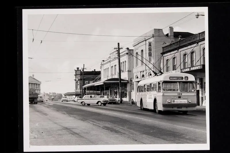 Trolley bus 129 on Ponsonby route 2