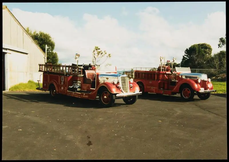 Fire Engines : 1935 Ford V8 and 1940 Ford V8