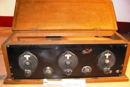 Radio (Battery Set Radio)