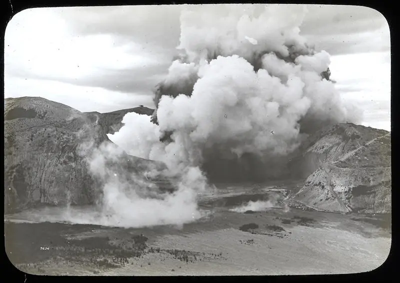 Waimangu Geyser. New Zealand