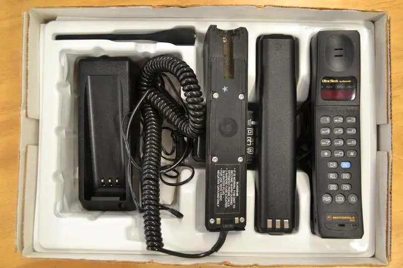 Mobile Phone Motorola Ultra Sleek 9660
