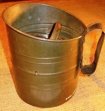 Flour sifter