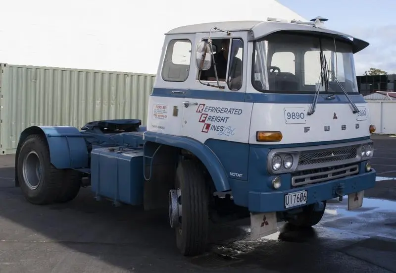 Truck Mitsubishi Fuso No.1