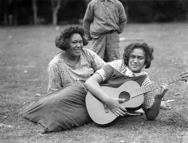 Portrait of two Māori women