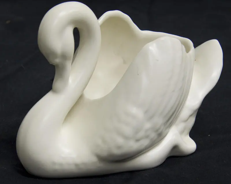 Vase, Swan