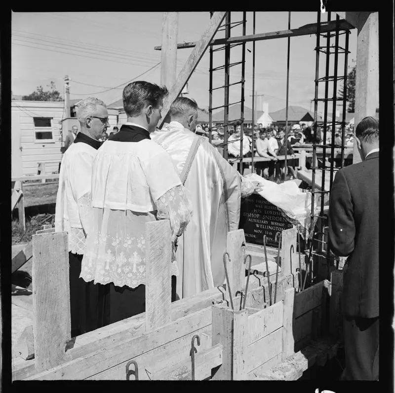 Brooklands Church, Ceremony