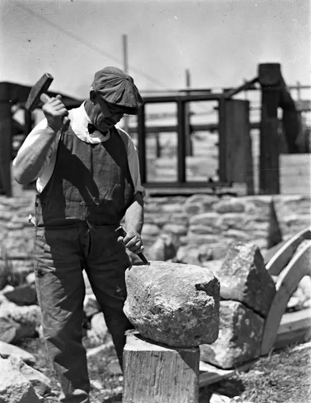John Barr hewing stone for the construction of 'Wilkinson's Castle'