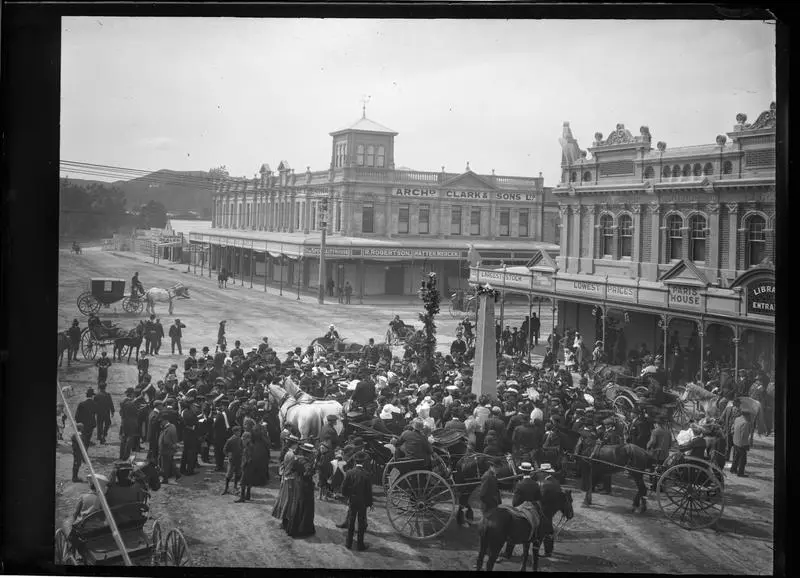 Unveiling of the Sievwright Memorial, 1906.