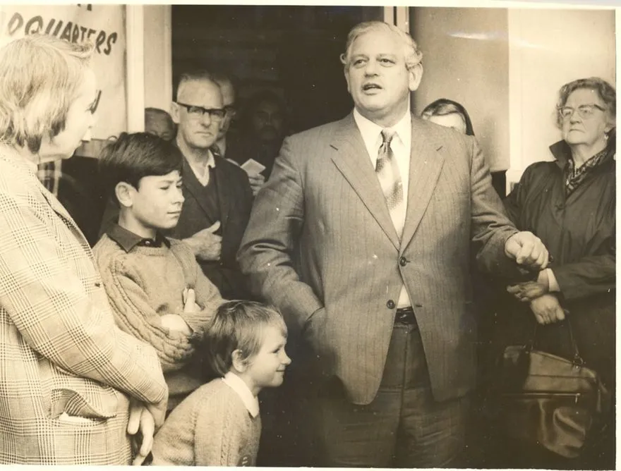 Mr Norman Kirk speaks to crowd, Levin, 1972