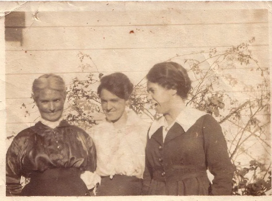 Three Dunckley women in garden, c.1920