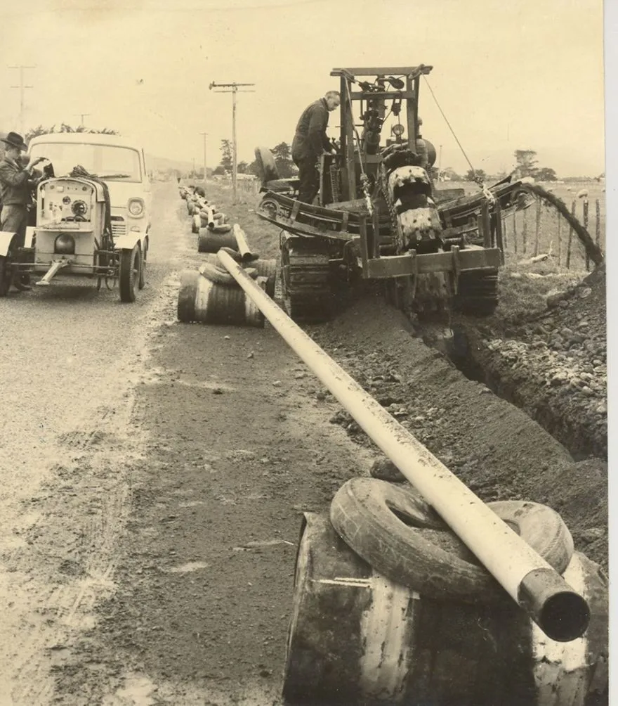 Laying gas pipeline along Hokio Beach Rd., Levin, 1969