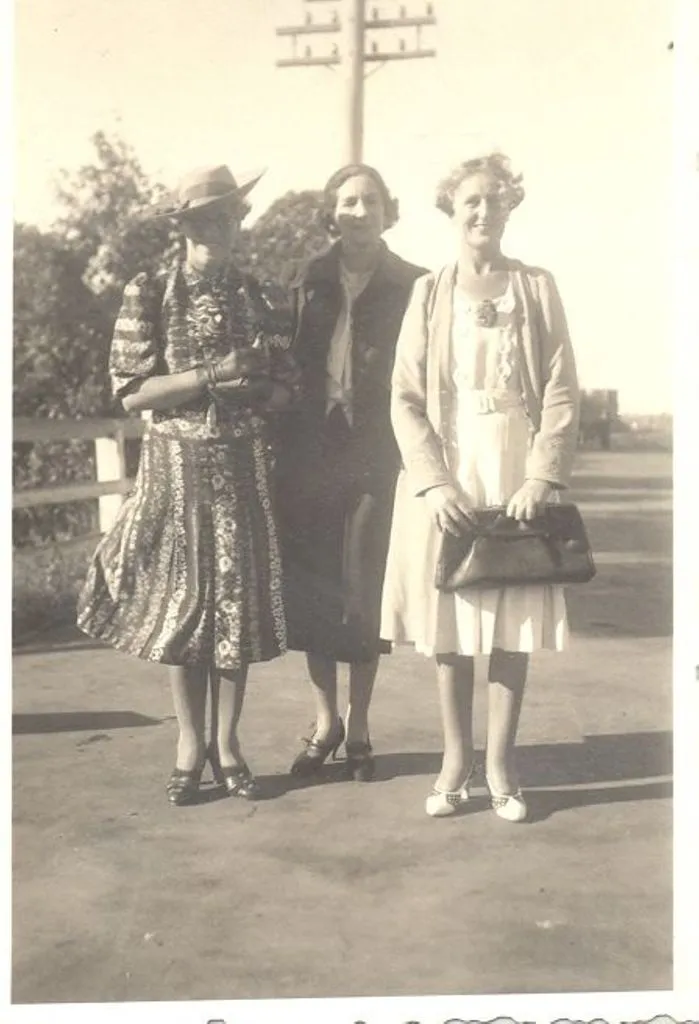 Three unidentified women, 1940