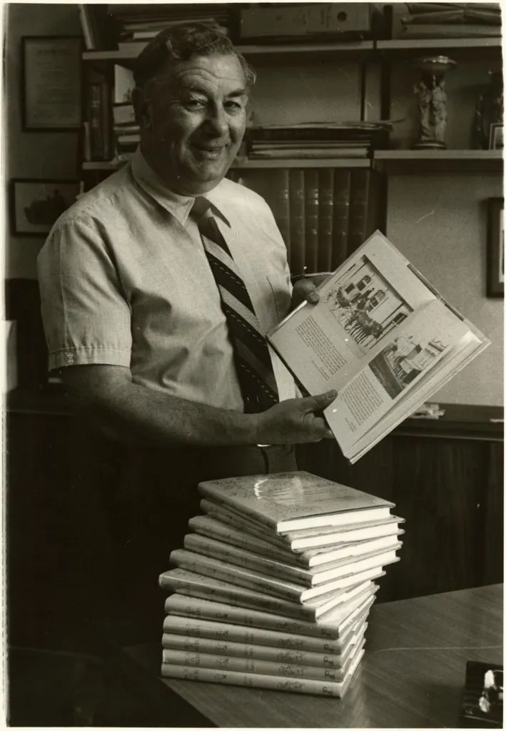 Ian Malcolm, Librarian