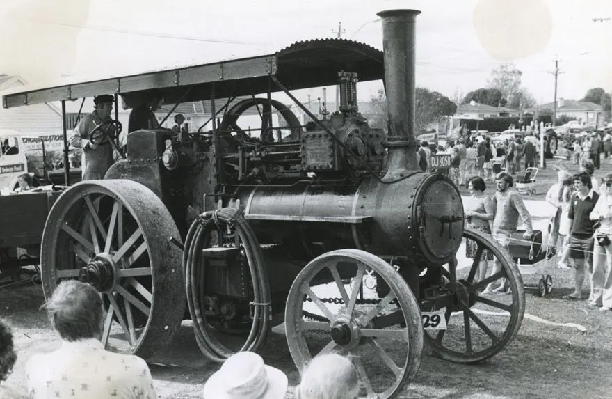 Traction engine at Manawatu County Centennial Celebrations, Sanson