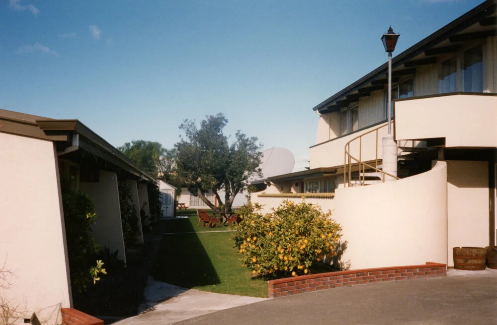 Sunset Court Motel 