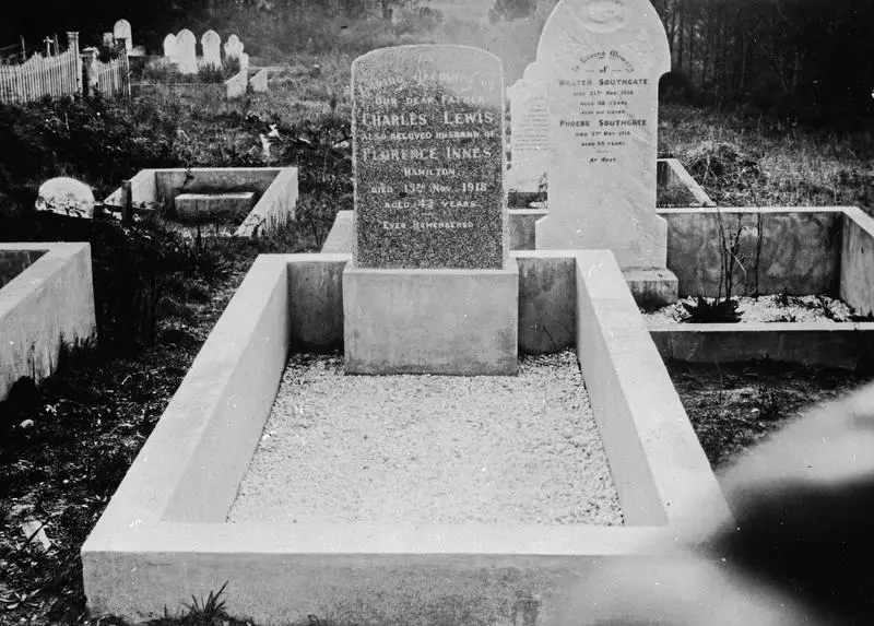 Charles Lewis Innes' Gravestone