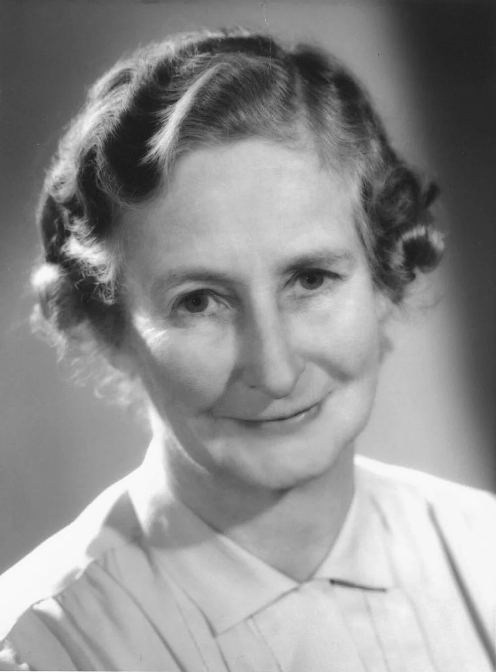 Dr Elizabeth Gregory
