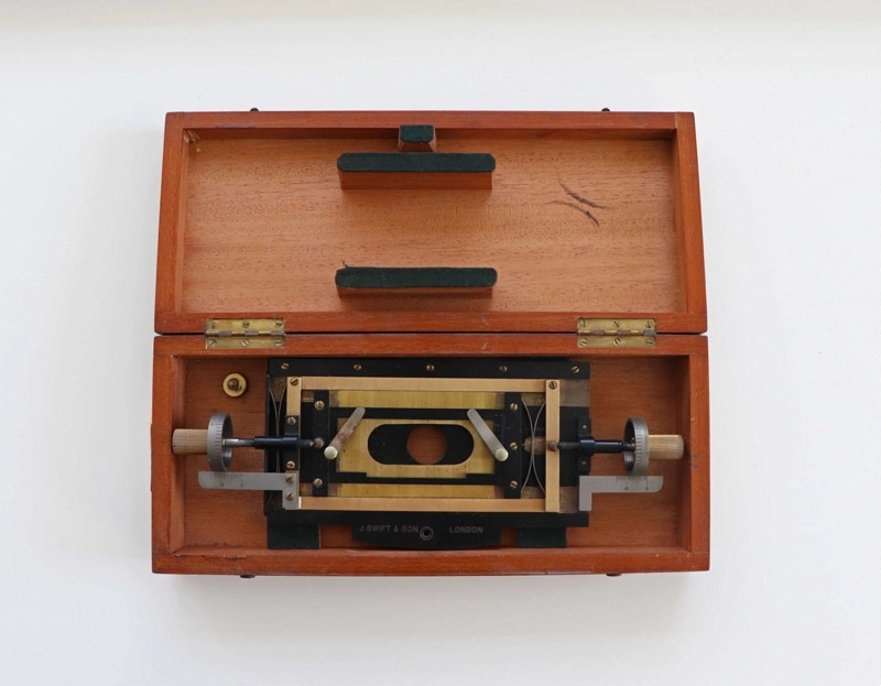 Microscope slide holder
