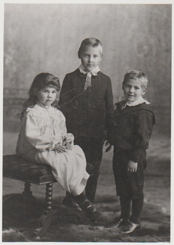 James Isaac, Abraham and Hanna Victoria Grigg, 1904