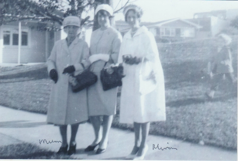 Miriam, Ivy and their mother Minnie (?) Smallman in the Garden of Memories.