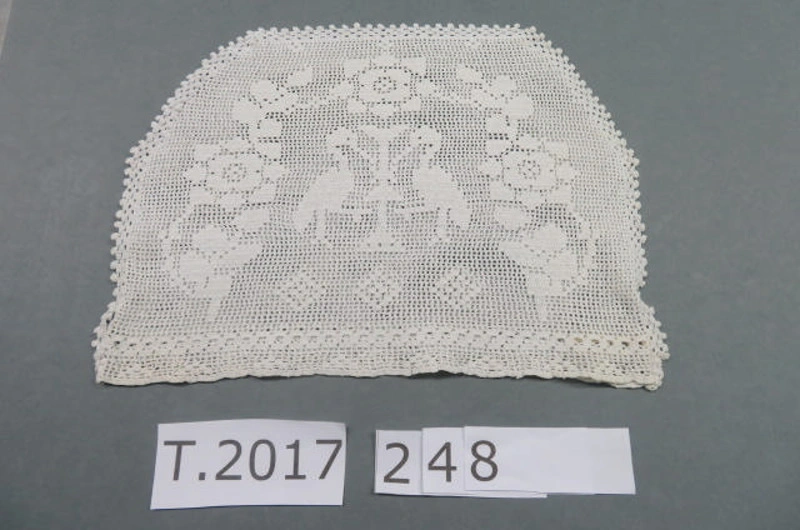 Filet crocheted floral tea cosy