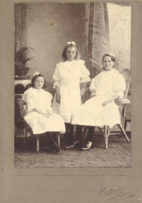 Ada, Victoria and Florence Moir.
