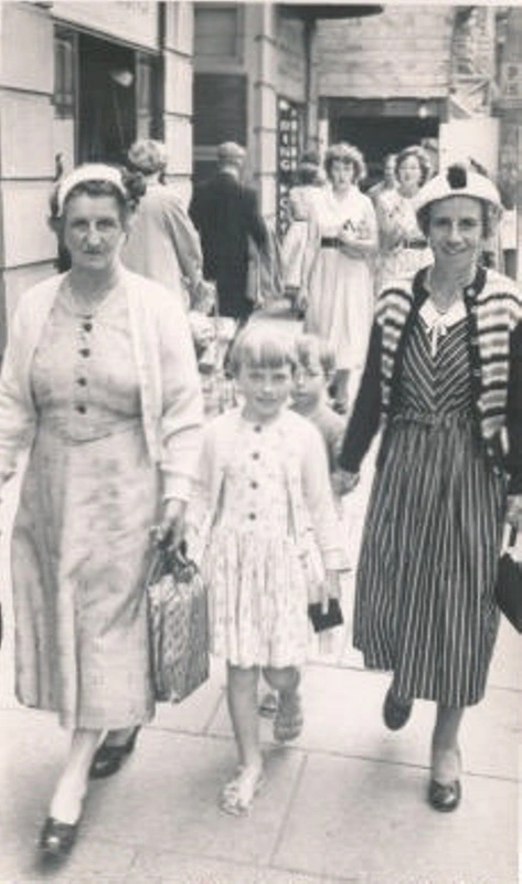 Edith Lambarth with Cheryl, Karen and Stella Dowson.