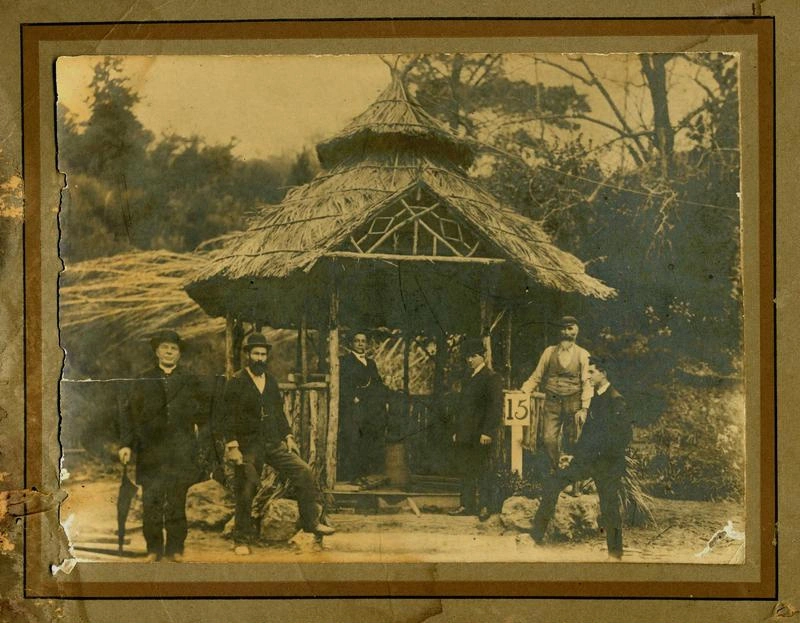 No.15 Hot Spring, Te Aroha, with people