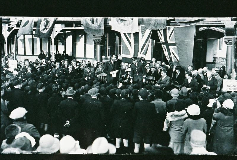 Sir Charles Kingsford Smith at the Bath House