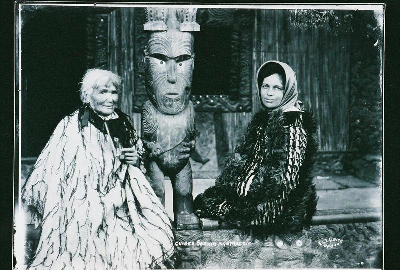 Guides Sophia and Maggie Papakura at Nuku Te Apiapi