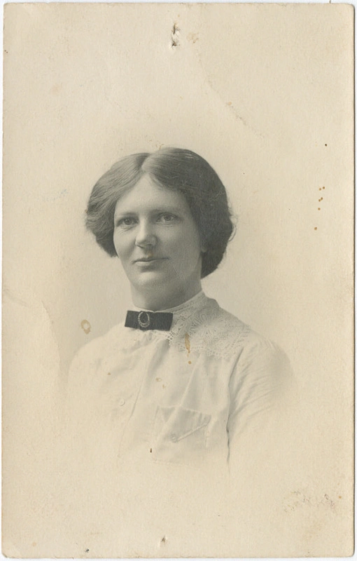 Postcard, Isabella (Joy?) Palmer née McLaren