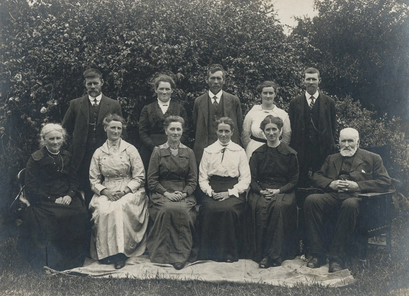 Photograph, Dickie Family at Edenglen, Christmas 1919