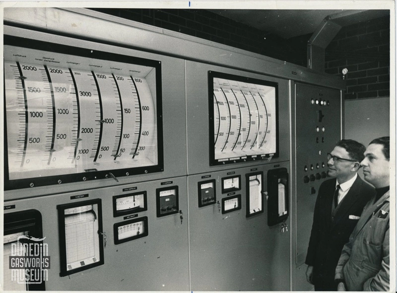 Photograph: P3 plant control room, interior, Dunedin Gasworks