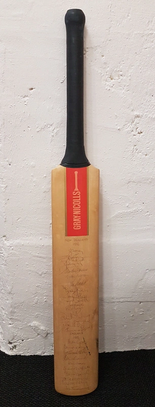 Cricket Bat: 1986 NZ vs England Series win with autographs