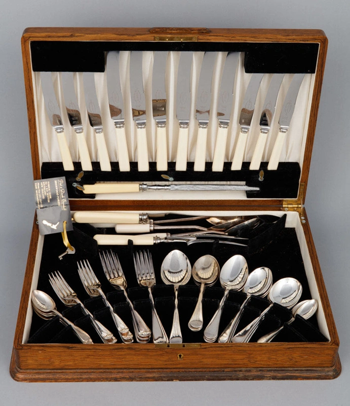 Cutlery set, Bone-handled silver