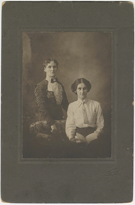 Photograph, Grace and Molly Menzies
