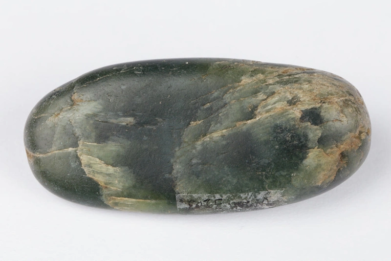 Pounamu pebble, Takiwai, Tangiwai, Bowenite
