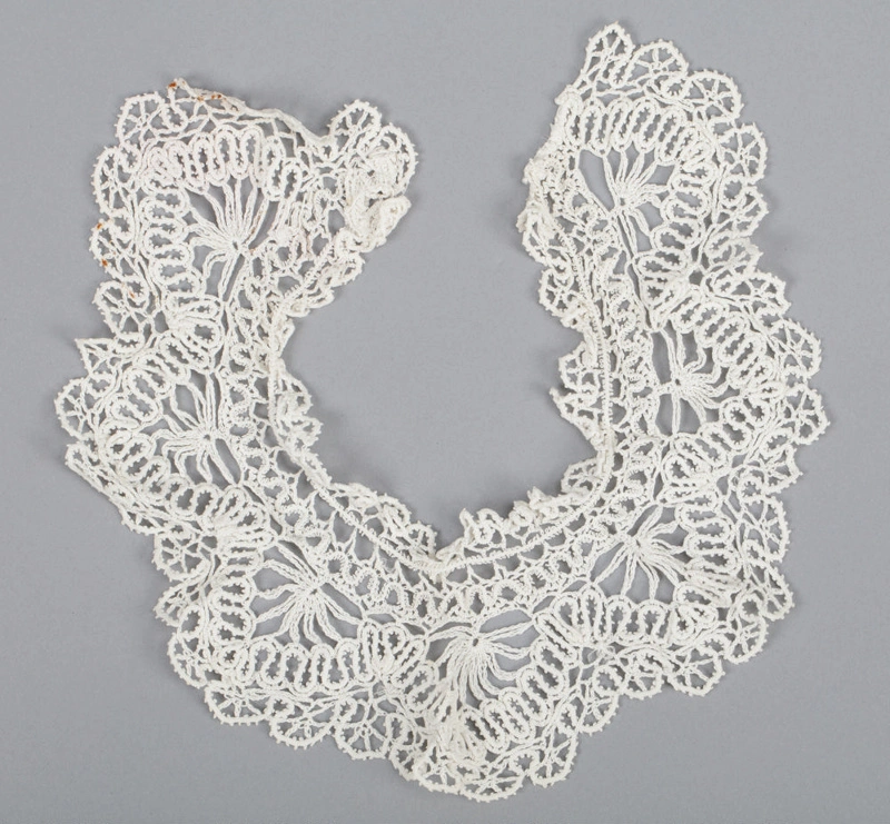 Collar, Woman's, White tatted lace