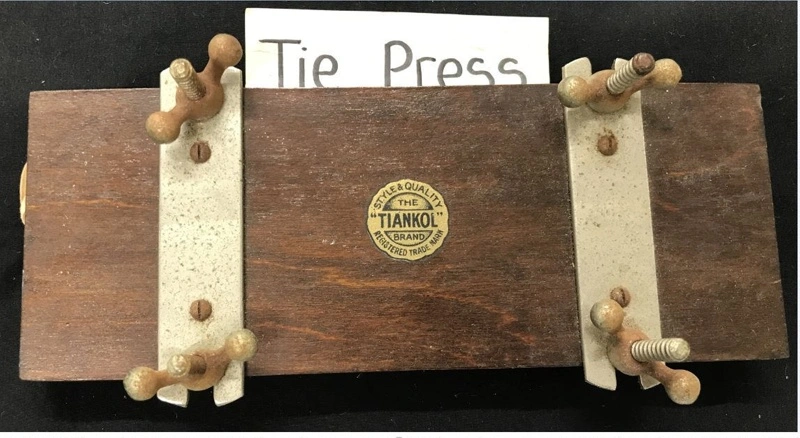 Tie press