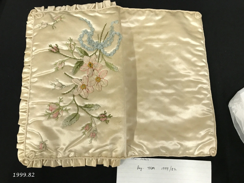 Handkerchief sachet