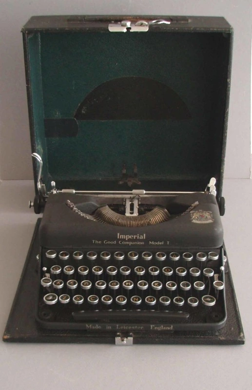 Portable typewriter and case
