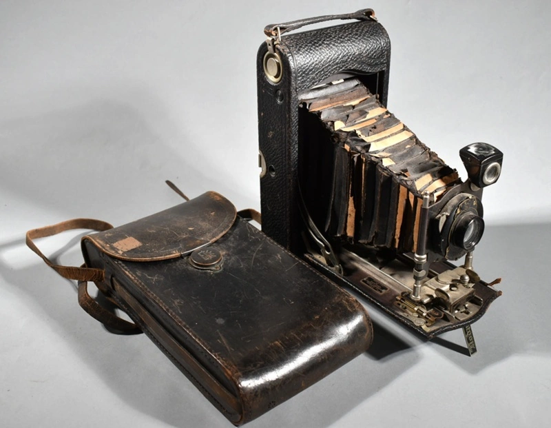 Camera, No 3-A Autographic Folding Pocket Kodak Model C